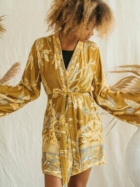 Brahmaki EcoVero Short Kimono Golden Lotus Robe Size Medium